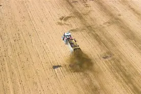 地绵千亩春耕忙图片