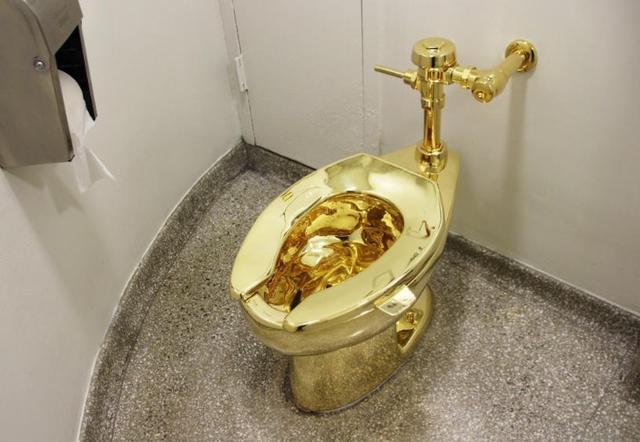 泽连斯基人设崩塌！金马桶、洗钱、亲信贪腐，乌克兰正输掉战争？