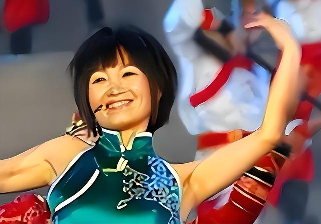 她连续5次上春晚	，私下却和恩师同居怀孕被骗流产，现在57岁单身