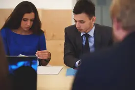 马上离职了，有必要请领导和同事吃饭吗？聪明人这样做！图片