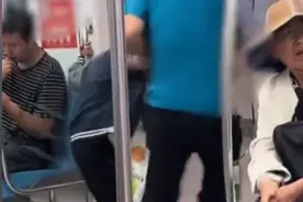 家长扇脸孩子并将其推出高铁后续：熊孩子该打，评论区炸锅了图片