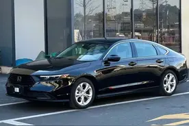 同样都是13万你是买雅阁2025款豪华版还是凯美瑞2024款精英版？图片