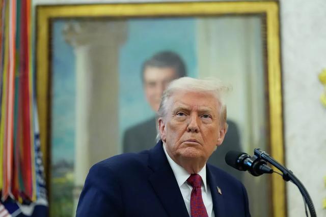 1.2万美军+航母集结!重兵围堵委内瑞拉,特朗普为啥执着于动手?