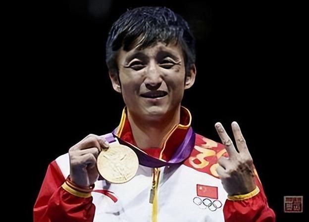 里子面子都没了！赔光2亿后	，妻子深夜亲手撕下邹市明最后的体面