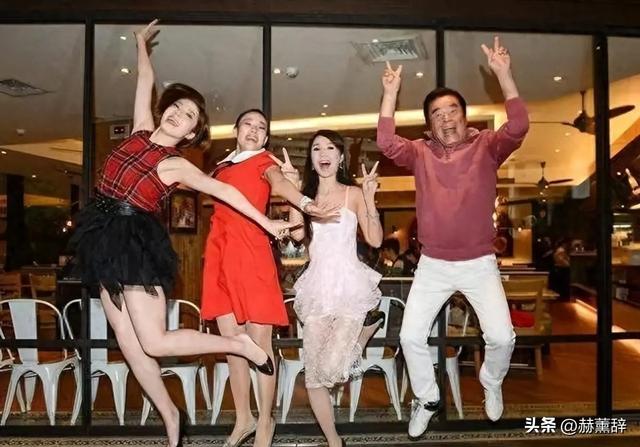 “6个老婆	”同住一屋，每人每月7万零花钱，71岁又娶第七房小娇妻