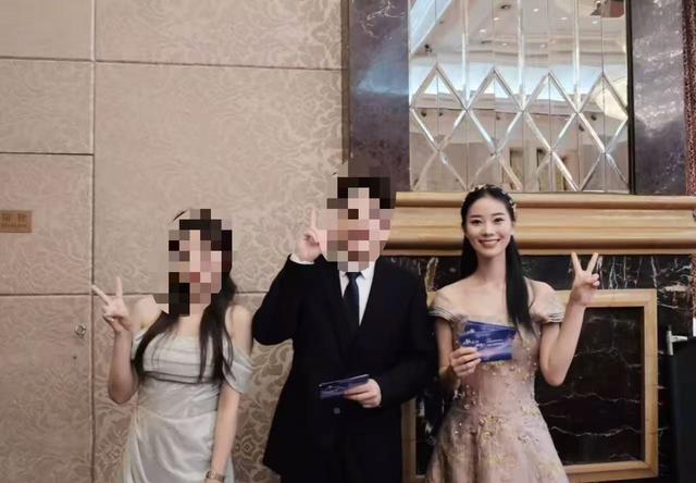 女民兵李思颖阅兵回家后仅半天，又官宣新身份，太牛了，全网恭喜