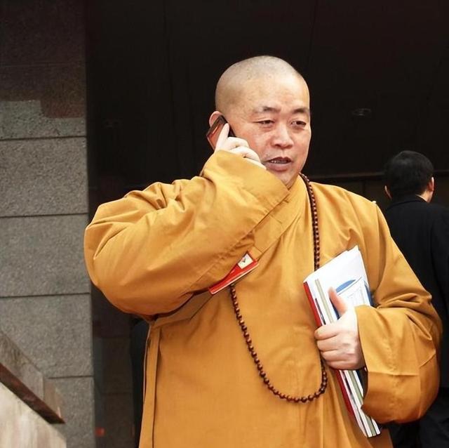 拔萝卜带泥！释永信倒台后，最惨的不是女明星，而是捐了46亿的他