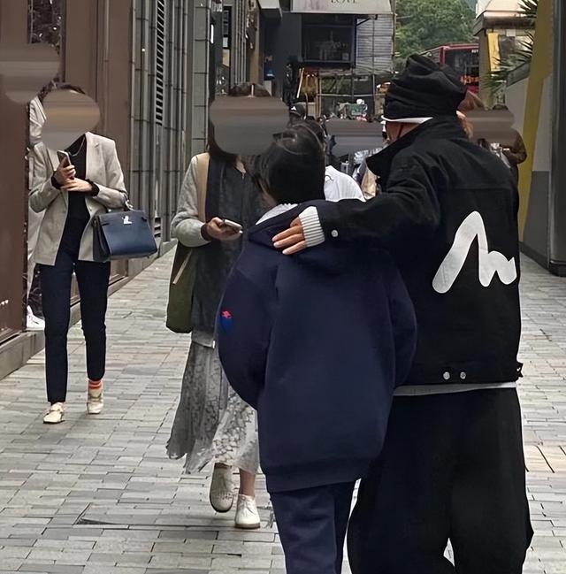 王宝强儿子已长大，是谁的亲儿子一目了然，观众：太像了
