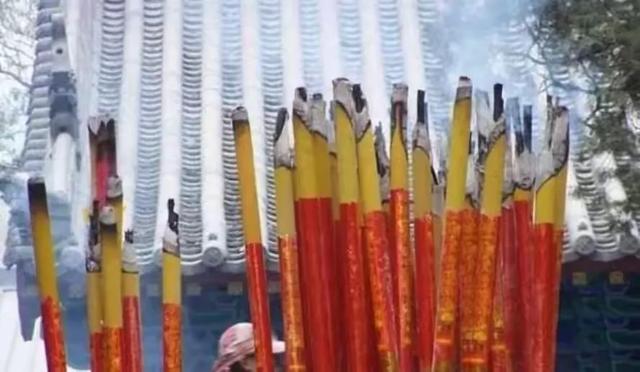 完蛋了！少林寺变天，30位僧人集体出走，新方丈新政震动千年古刹