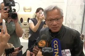 黄仁勋答凤凰问：恢复对华销售H20芯片，这是非常非常好的消息图片