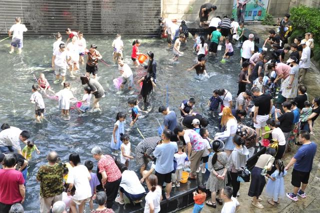 100多斤活鱼，免！费！抓！上城这个小区又整活了
