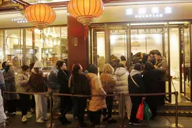 涨疯了！上海等各地出现排长队抢购潮！业内提醒→图片