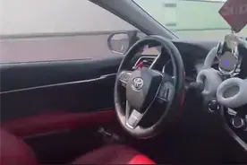 一丰田凯美瑞主驾无人高速“自动驾驶”图片