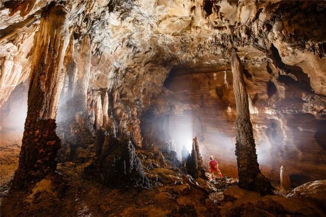 腾龙洞图景记略或题跋（组诗节选）