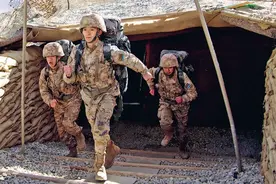 新条令·新亮点｜被褥装入行军背囊图片