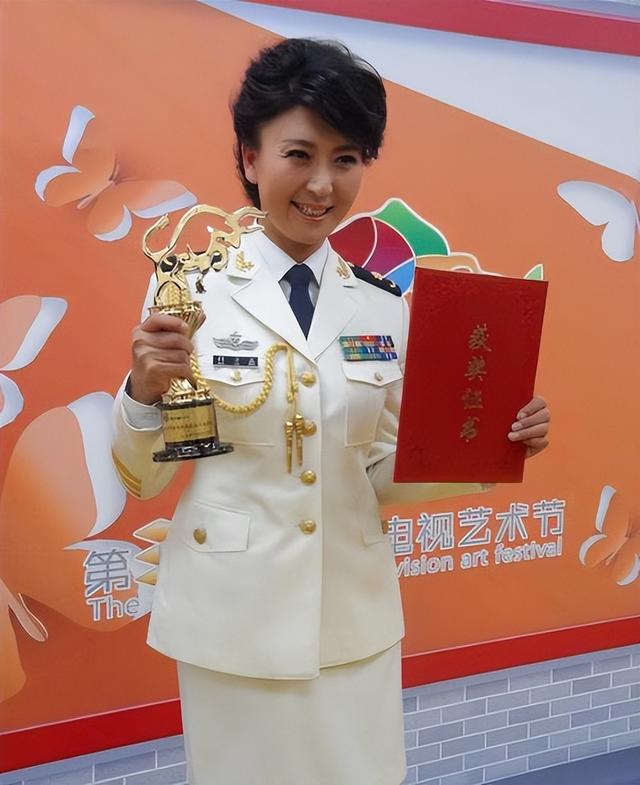 重罚！偷税、背人命债，被官方彻查后首露面的闫学晶 迎来最终结局