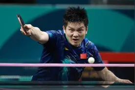 樊振东4-1逆转，首夺男单冠军，全场产生4大不可思议，王楚钦鼓掌图片