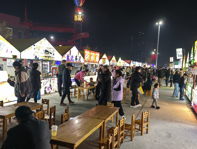 美国小伙在中国生活半月，回去坦言：再也不习惯国外的夜晚了