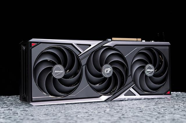 iGame RTX 5090 D v2火神显卡评测：凌厉方正硬汉！性能依旧能打！