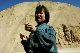 “昆仑女神”杨丽：独守大山20年，路人供其食物，军车路过也敬礼图片