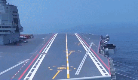 万众瞩目！"福建"舰入列，中国三航母时代降临，全球海军格局震动