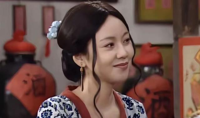 宁愿净身出户，也要与闫妮离婚的邹伟，19年过去现状如何