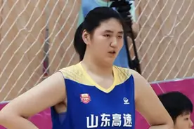 2米28女篮第一天才单手暴扣！17岁280斤正式入选女篮，姚明太幸运图片
