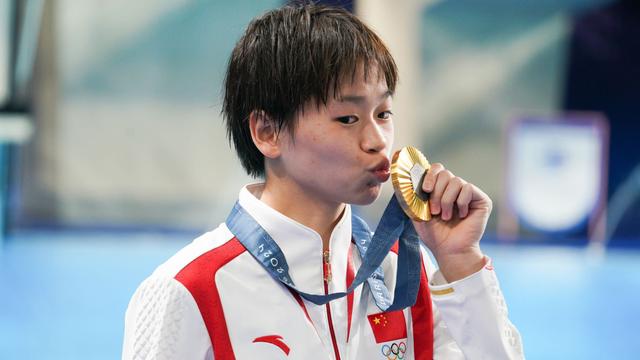 身材发胖风波仅1月，全红婵家别墅高度被邻居反超	，入住遥遥无期