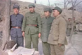 这才是西北野战军：1949年苏联人拍摄，彭老总朴素，敢死队在攻城图片