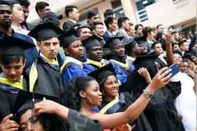 离大谱！留学招生这么操作的？成绩差的学生也能来中国留学？图片