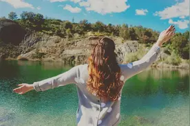 你知道吗？坚持顺时针揉肚子，肠道竟会发生这些变化图片