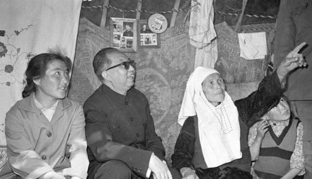 15岁入党，18岁和主席结婚，如今仍健在，却几乎不露面