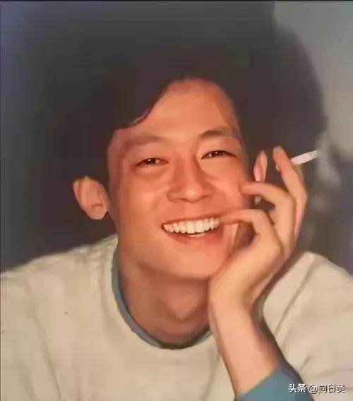 王志文儿子好帅气！俩人同框不像父子像爷孙，五官简直一模一样