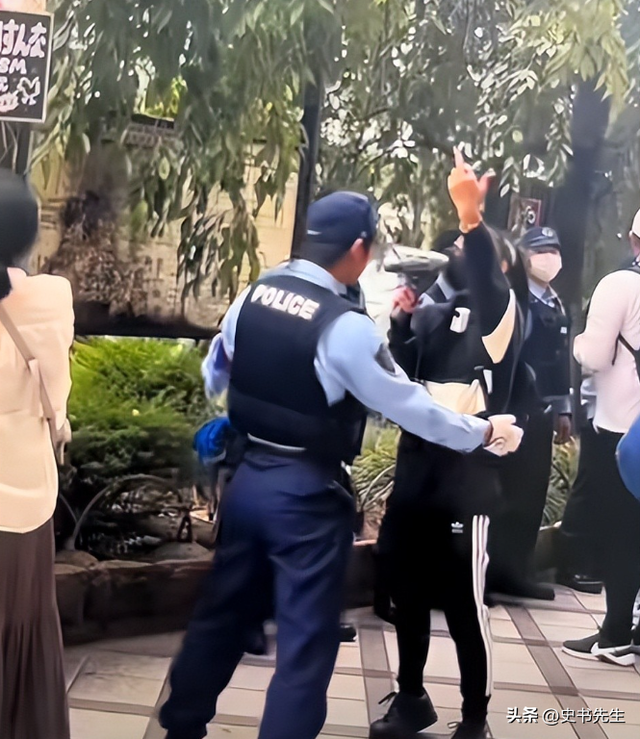 中国男子日本机场坠亡！年仅20岁，和妈妈旅游才刚落地，画面曝光