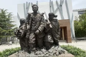 胡懋仁：同志，你好！图片