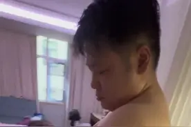 笑麻了！奶爸喂奶搞出新段位，女网友：这样的老公给我来一打！图片