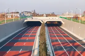 鲜明对比，无锡两条穿太湖隧道标准一致，一条天价收费，一条免费图片