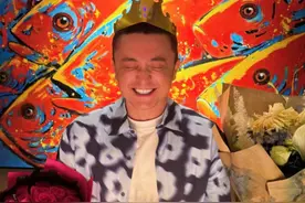 主持人小尼迎41岁生日，穿2100元衬衫笑眯了眼，与妻子取关已离婚图片