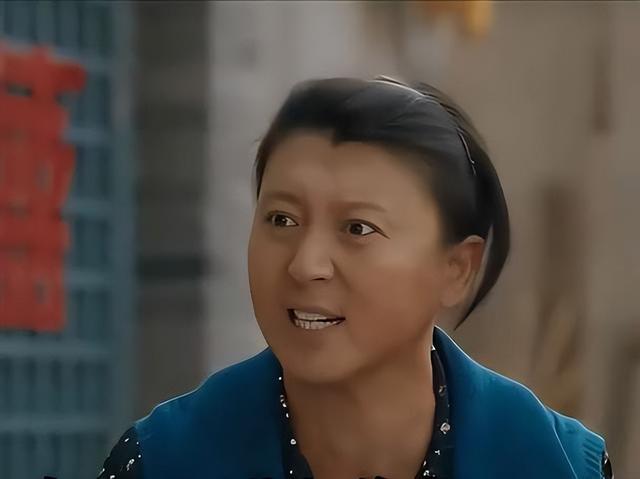 53岁晚节不保？踩着赵本山上位的闫学晶，终是为荒唐行径买了单