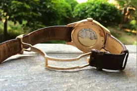 给自动机械手表手动上链，会损坏机心机构吗？图片