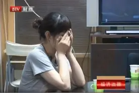 2010年男友鄢颇被砍，李小冉愤怒揭露真相，都怪自己当初太愚蠢图片