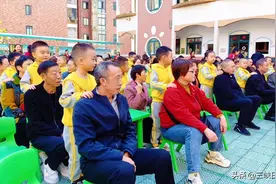 湖北秭归：小太阳幼儿园200多名“萌娃”同爷爷奶奶开心过节图片