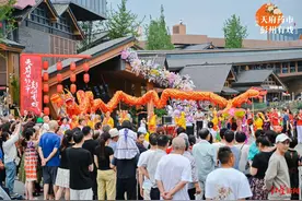 白天逛药市、打卡AI非遗场景，晚上看非遗大戏！天府药市在成都彭州开幕图片