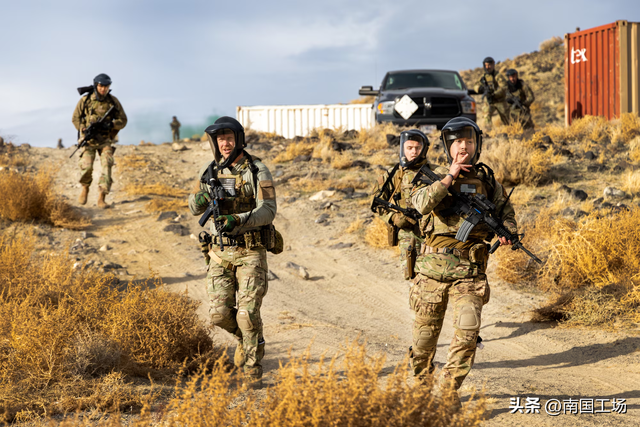 美海豹特种兵突袭胡塞，7500万美元战机坠毁，开火杀死30名也门人