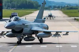 “争气机”歼10C：超视距空战的王者之剑图片