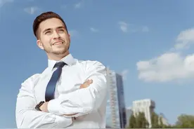 曾经清纯的初中同学如今放荡不堪，富人的生活震碎我的三观（一）图片