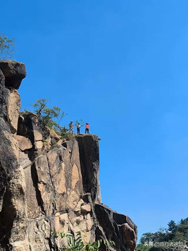 苏州大焦山不高的山峰却走出惊险之感，拍出了大片之作