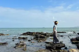 经常把自己旧衣服送给别人的女人，大多会活成这3种命运，很准图片