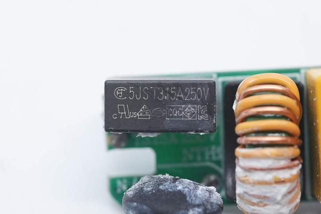 主流快充全兼容，超小体积，倍仕达65W氮化镓充电器拆解