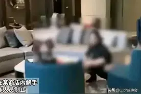 笑不活了！四川一女子在商场大厅内解手，遭诉反怼！评论区炸锅了图片